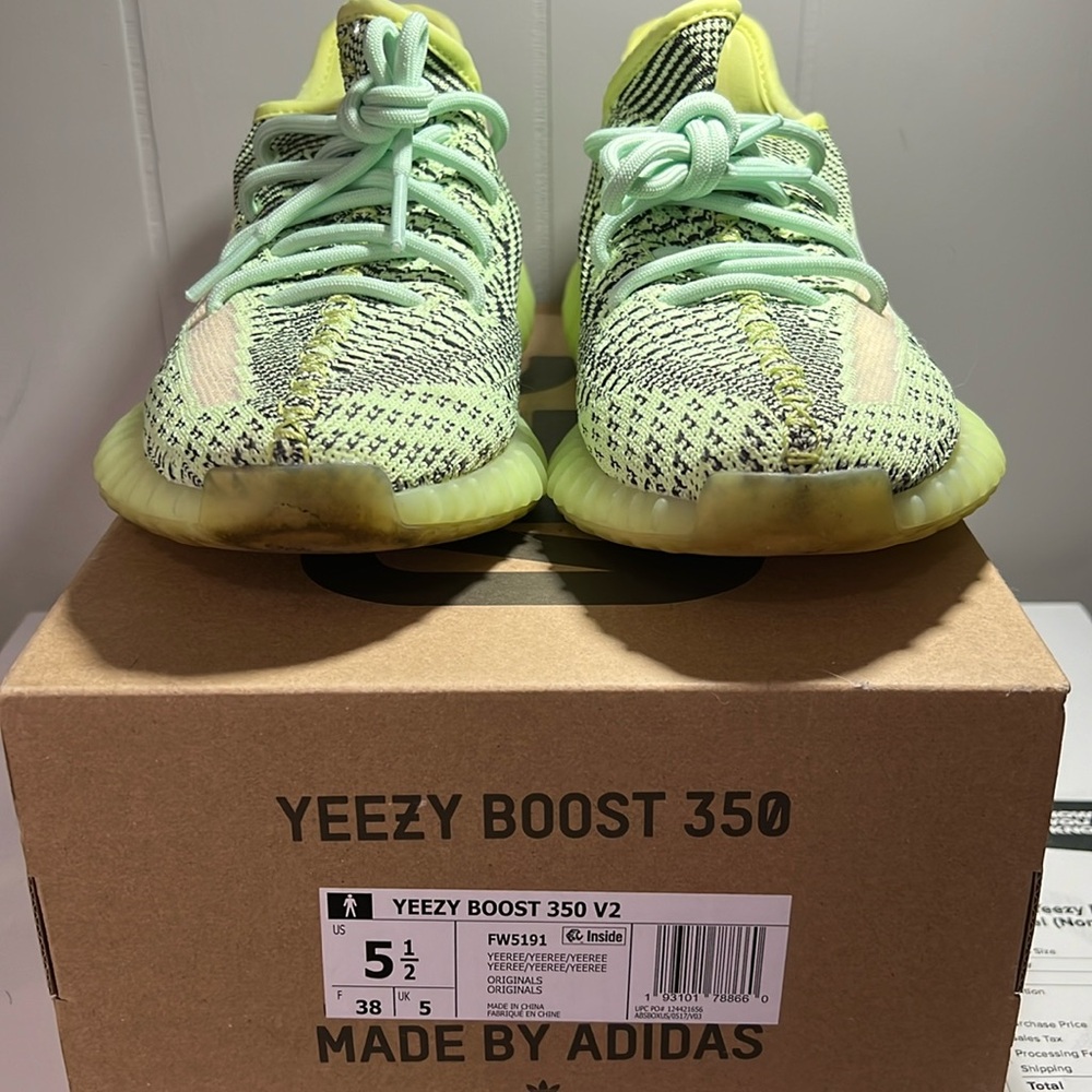 YEEZY BOOST 350 V2 color YEEREE size 5 1/2